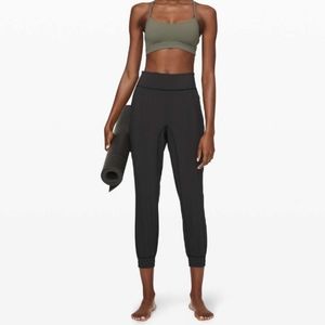 Lululemon Sun Setter Joggers Size 4